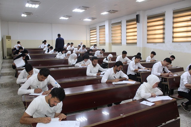 استمرار الامتحانات النهائية في كلية القانون / جامعة الانبار 