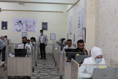 اداء الامتحان التنافسي لطلبة الدراسات العليا للعام الدراسي 2021 / 2022
